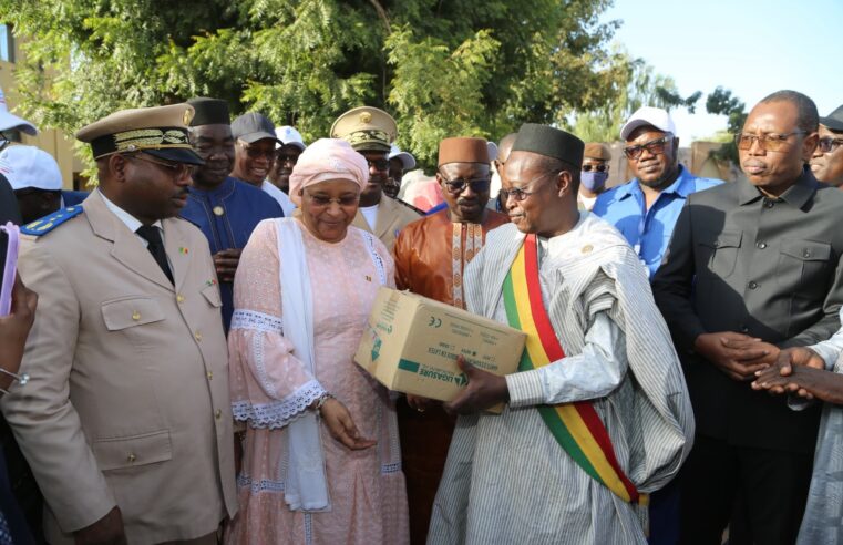 Souveraineté retrouvée : Le médecin Colonel Assa Badiallo TOURÉ à Ségou pour hisser haut le drapeau de la souveraineté sanitaire illustré par un don important d’équipements et de médicaments.